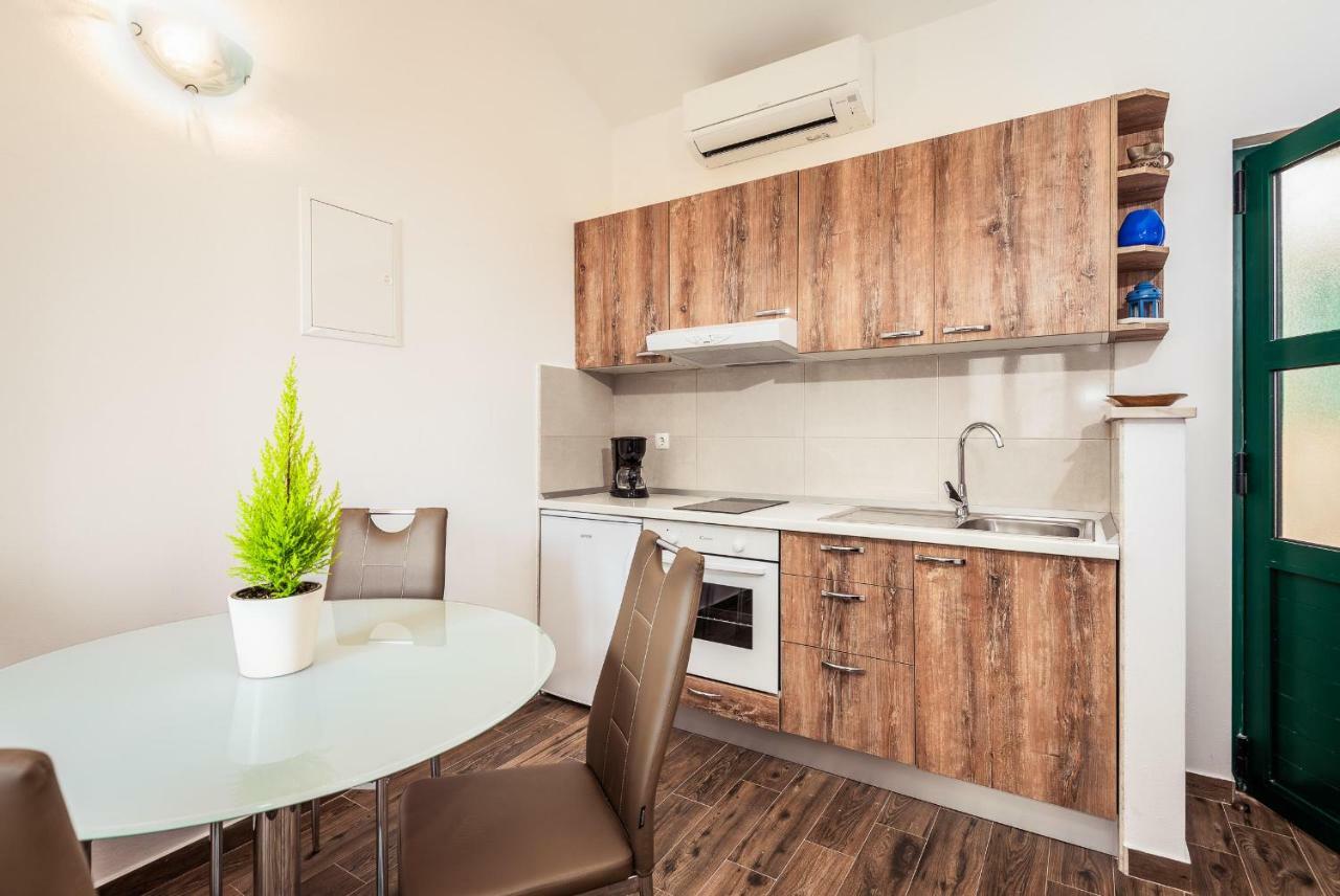 Apartmani Kremena Small Beach 200M Klek Exterior photo